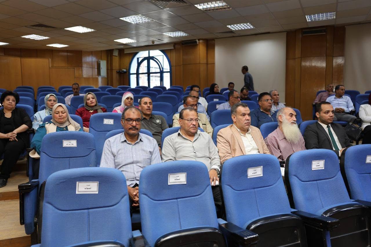 جانب من اجتماع المجلس التنفيذى جانب من اجتماع المجلس التنفيذى